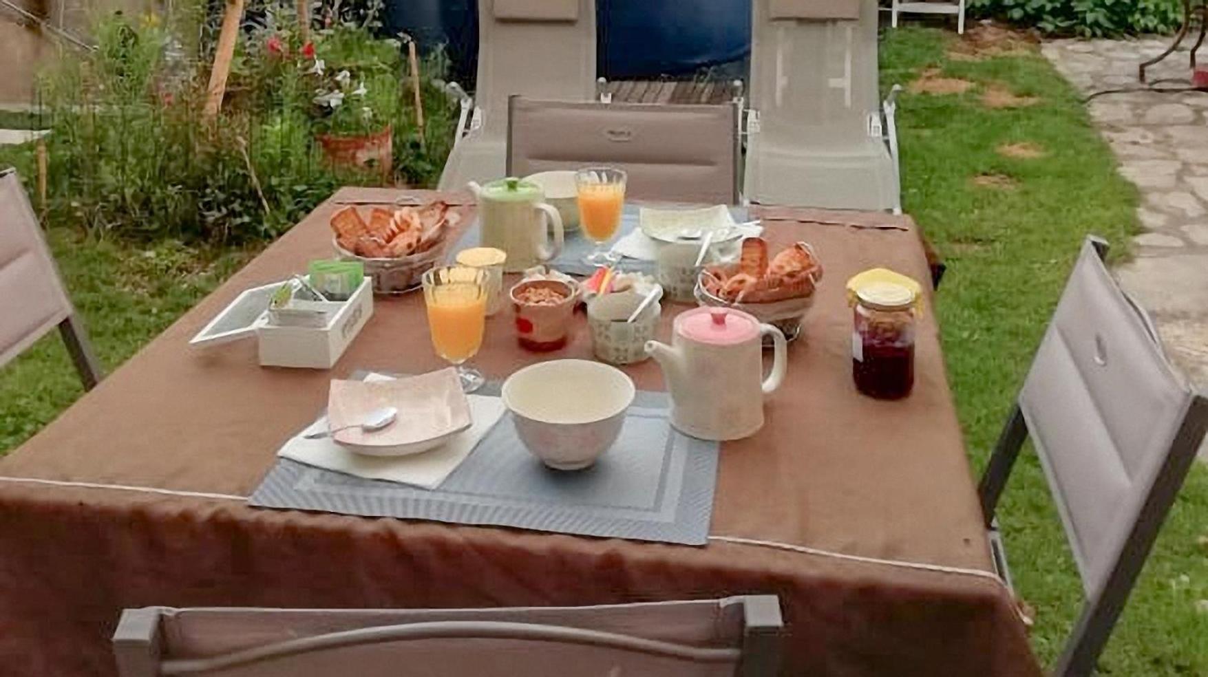 Bed and Breakfast Chez Nathalie Et Etienne Saillans  Exterior foto